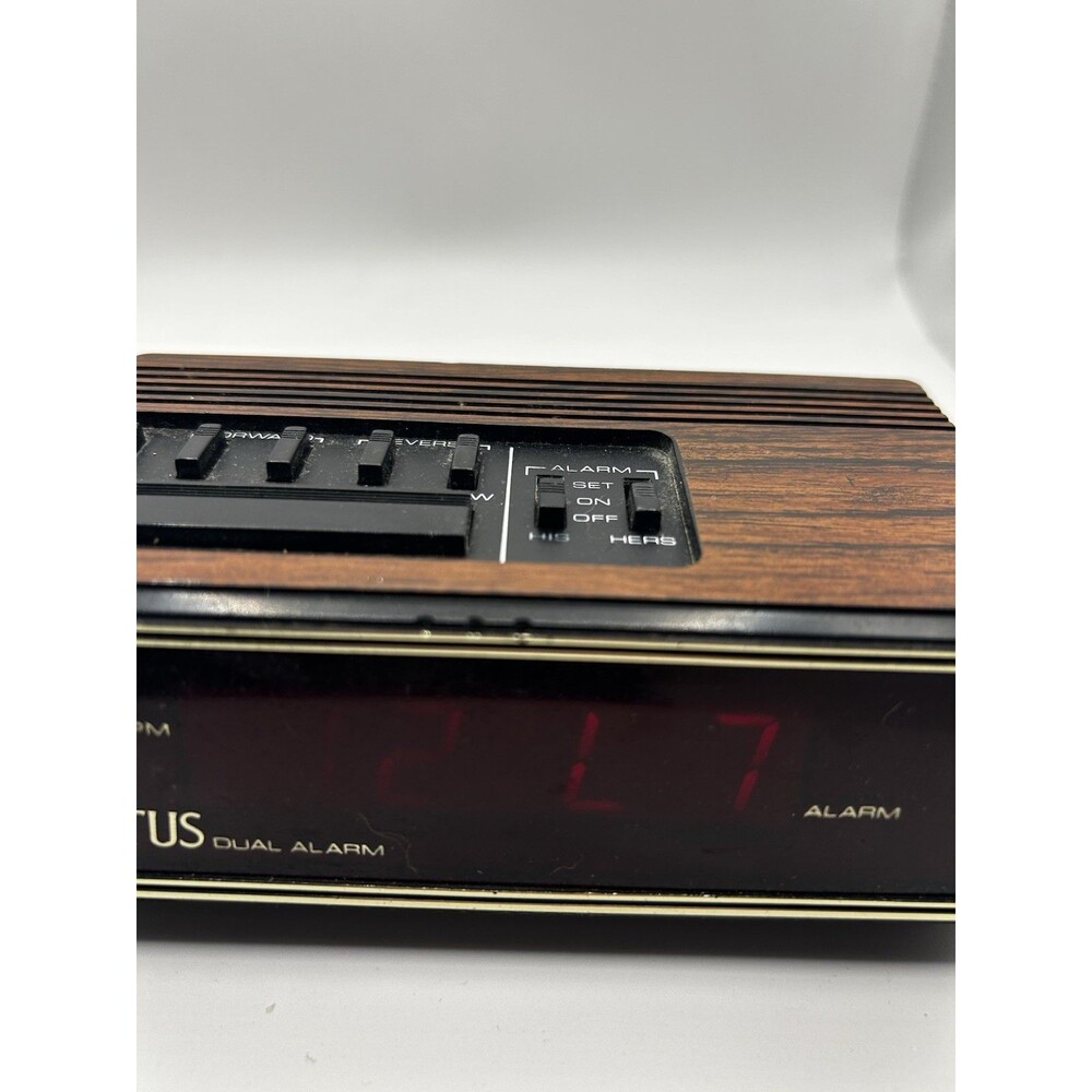 Vintage SPARTUS Woodgrain His & Hers Red Dual Digital Alarm Clock Retro 1148 - Picture 2 of 6